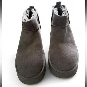 UGG Women's Short Suede Booties in Gray